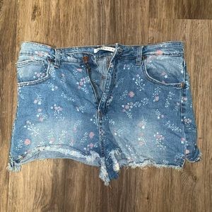 Floral Pattern Cutoff Denim Shorts